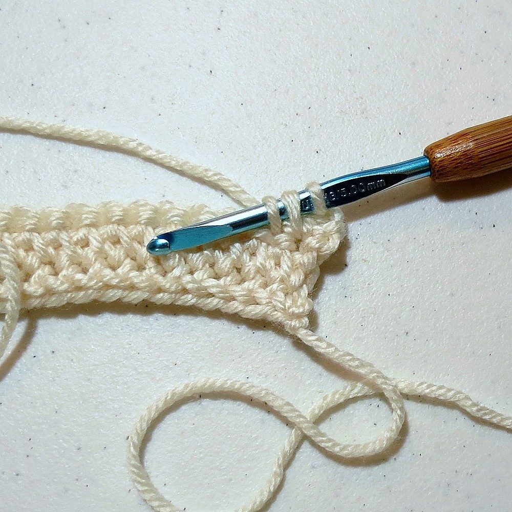Loopy Linked Double Crochet 003 - no text