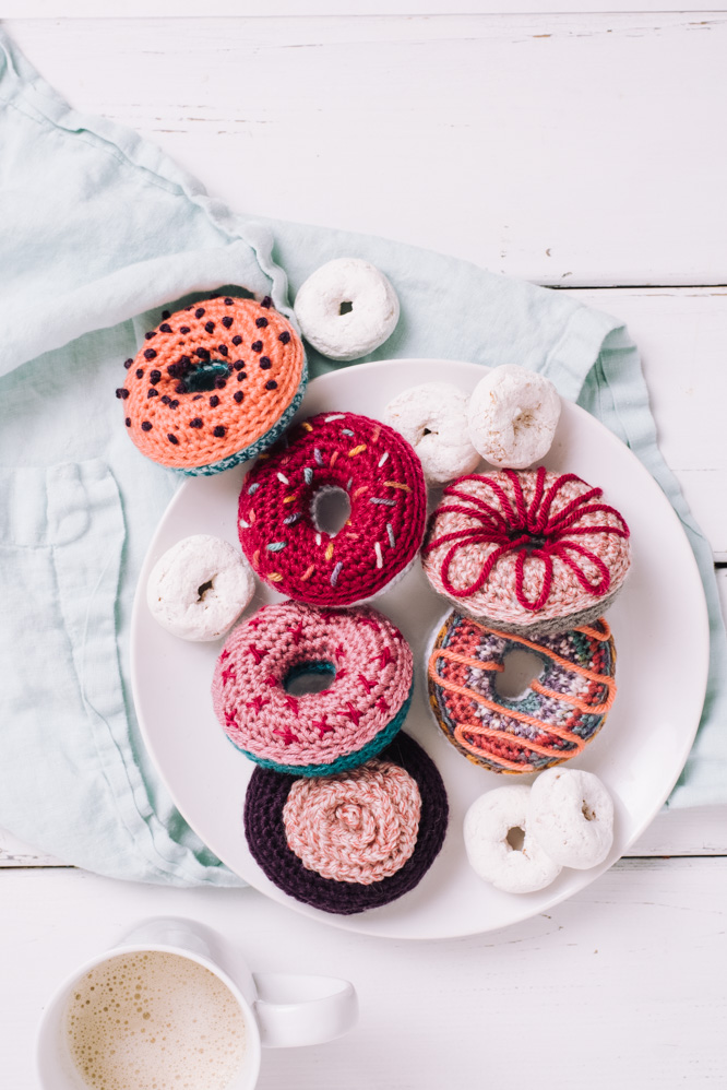 Sprinkles Organic Cotton Crochet Abstract Donut Pouf – YaYa & Co.